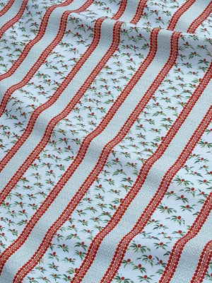 Hélène Red Wallpaper