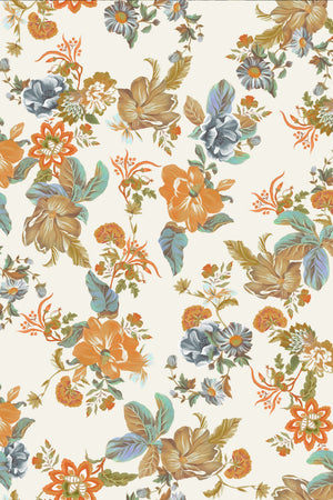 Lottie wallpaper by Curate Space in off-white, full repeat of oversized chintz-style florals